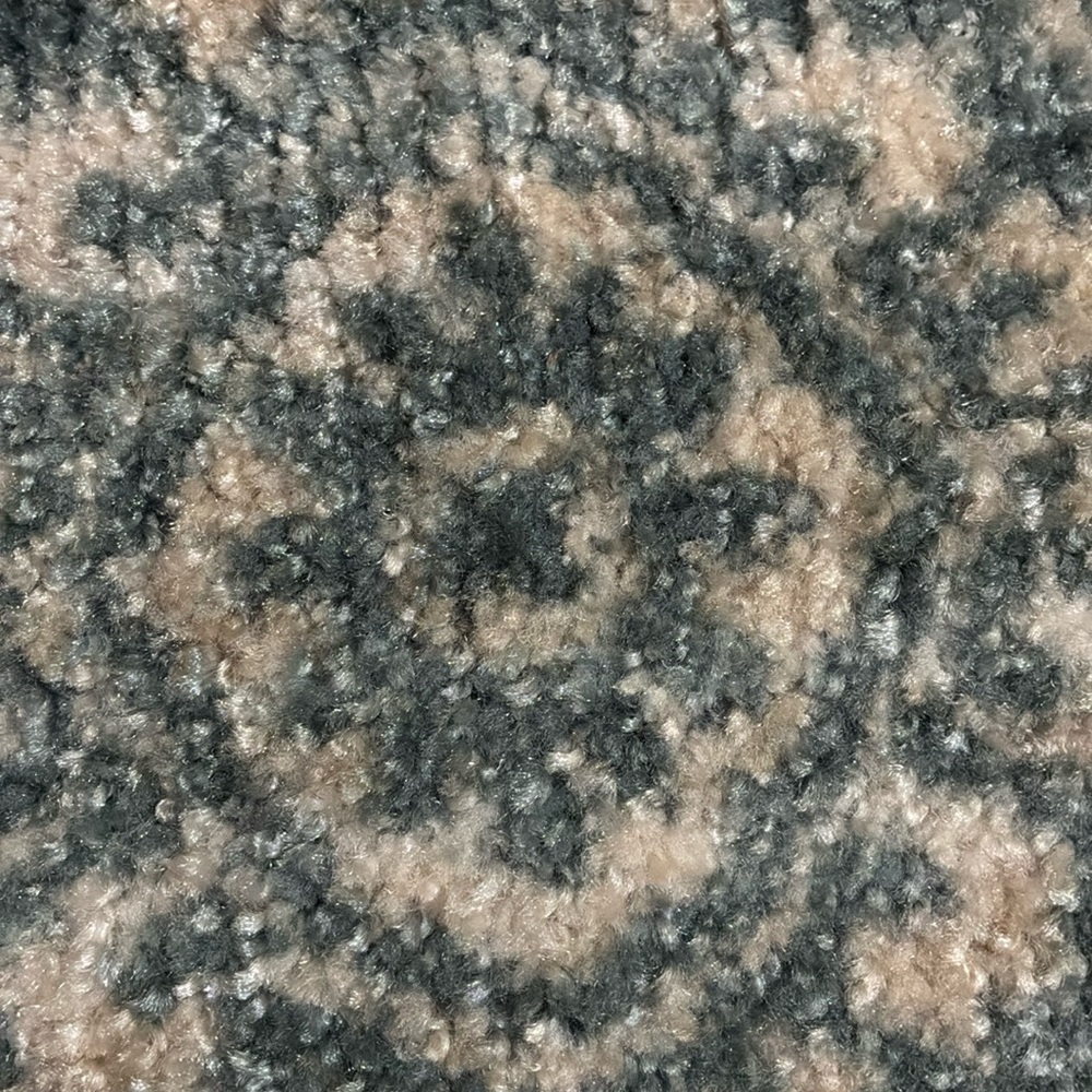 NON-SLIP AREA RUG - Picture 3 of 6